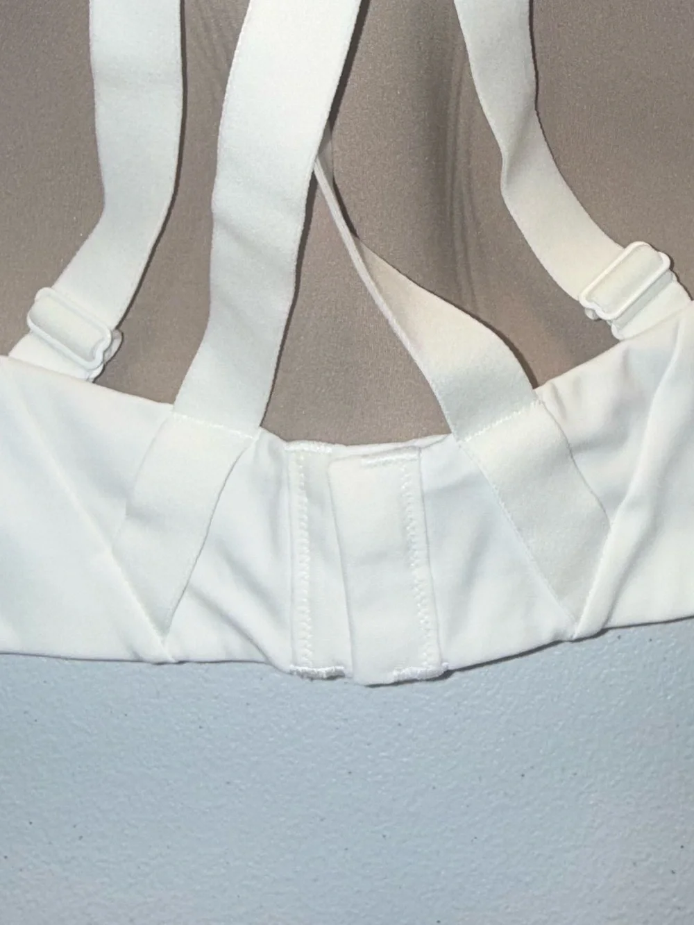 Lululemon Free To Be Strappy Bra White Size 40C yoga gym sports bra